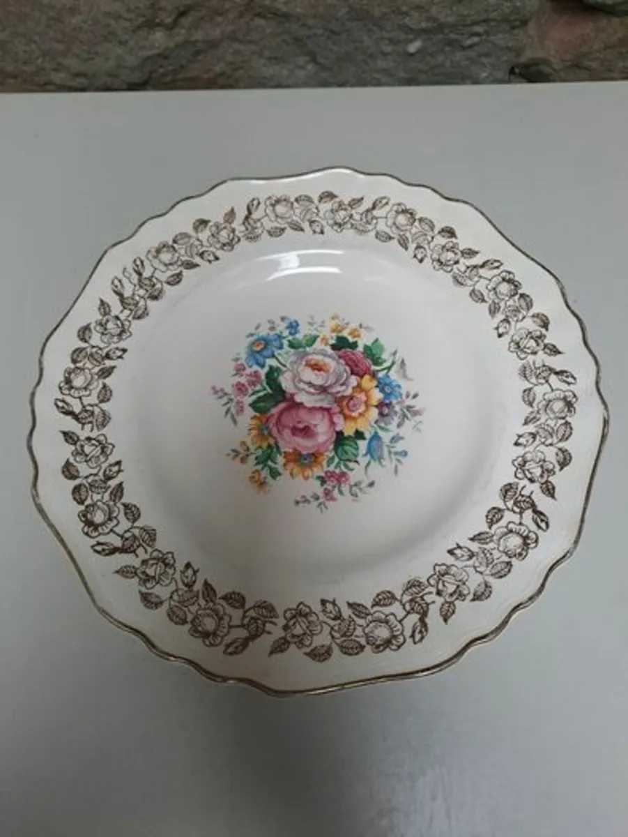 J & G Meakin plate with 22k gold - Image 2