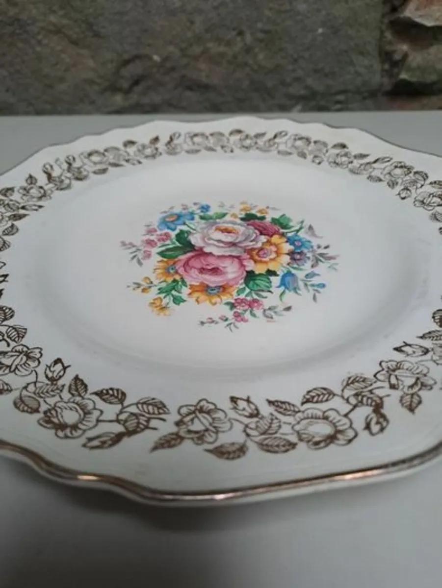 J & G Meakin plate with 22k gold - Image 3