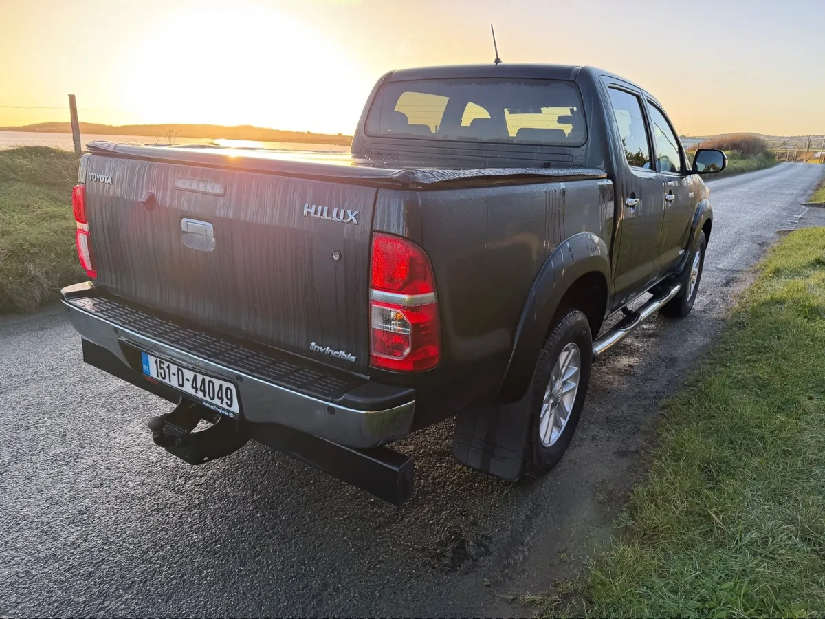 Mint Toyota Hilux 2015 Invincible - Image 3