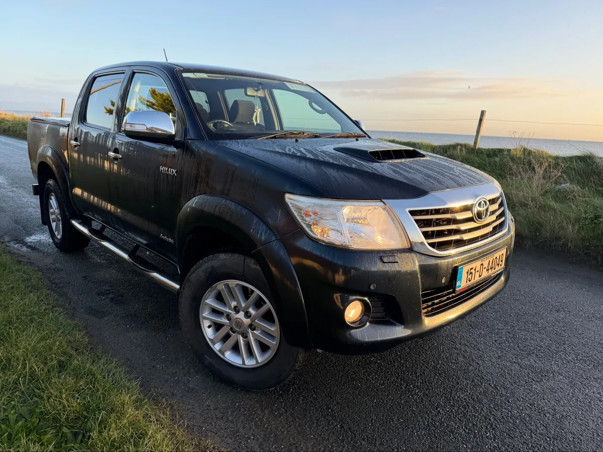 Mint Toyota Hilux 2015 Invincible - Image 2