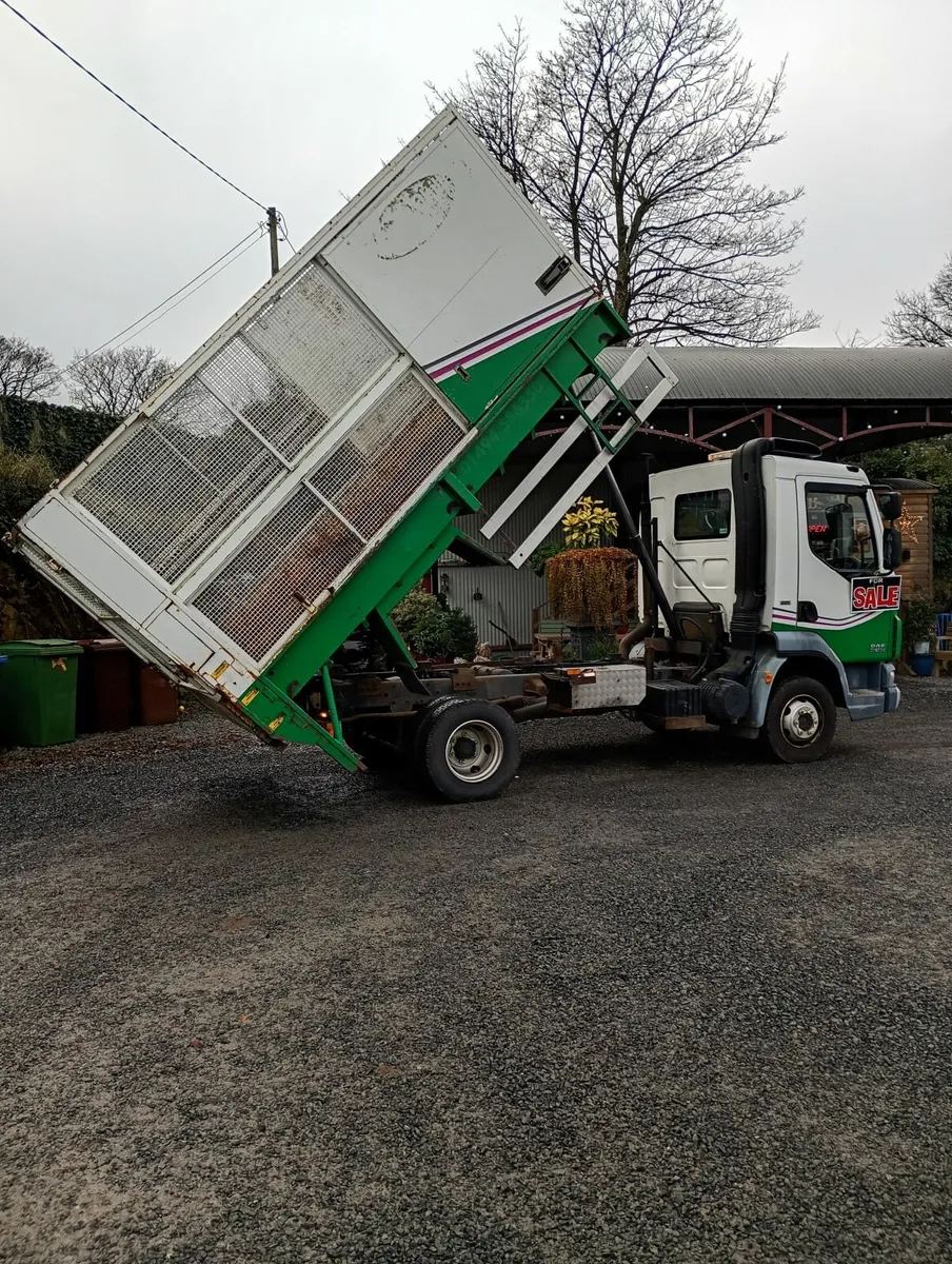 Leyland DAF 45 caged Tipper with tail lift & winch - Image 4