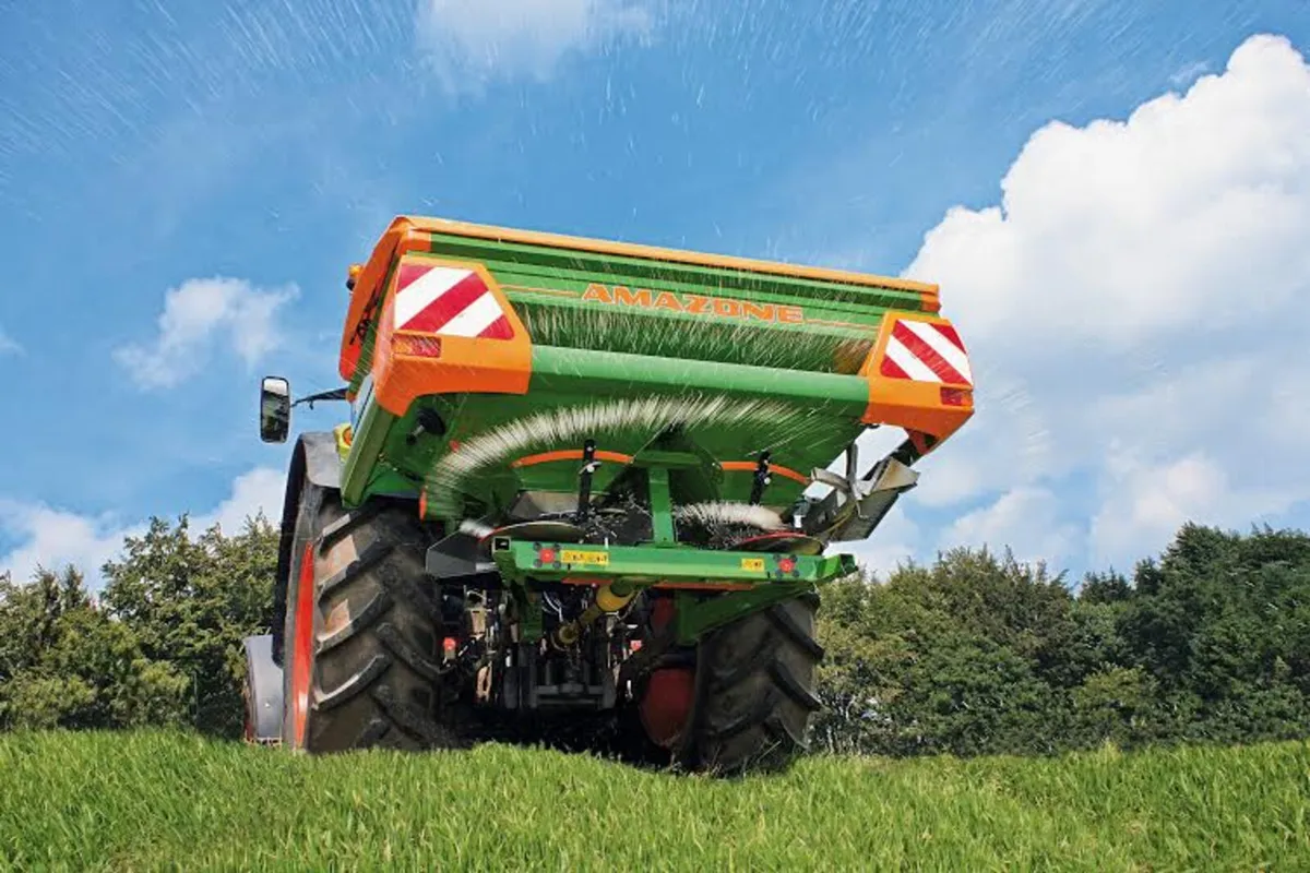 Amazone Fertiliser Spreader - Image 4