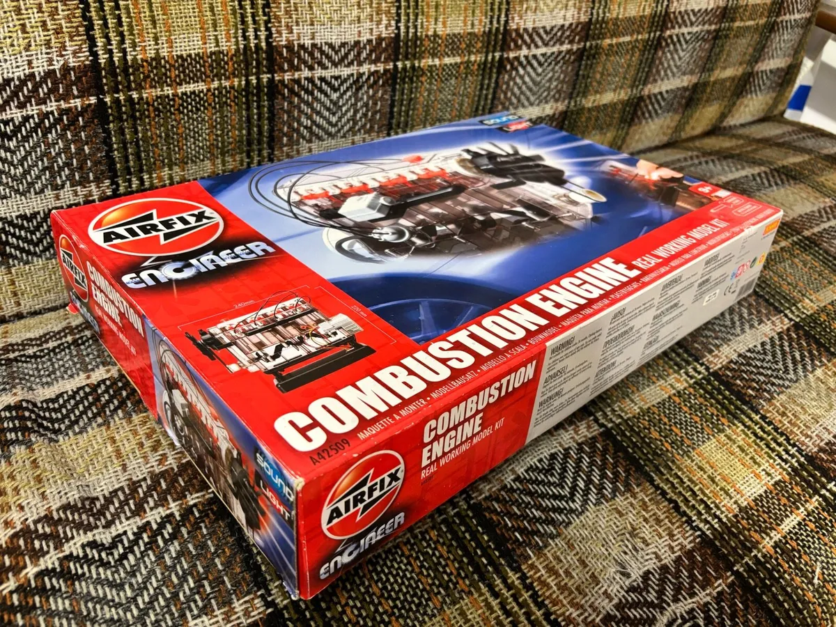 Airfix Hornby Combustion Engine Model Kit - Image 3