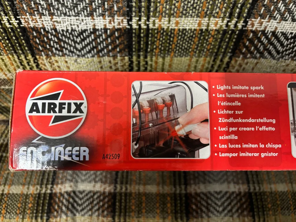 Airfix Hornby Combustion Engine Model Kit - Image 4