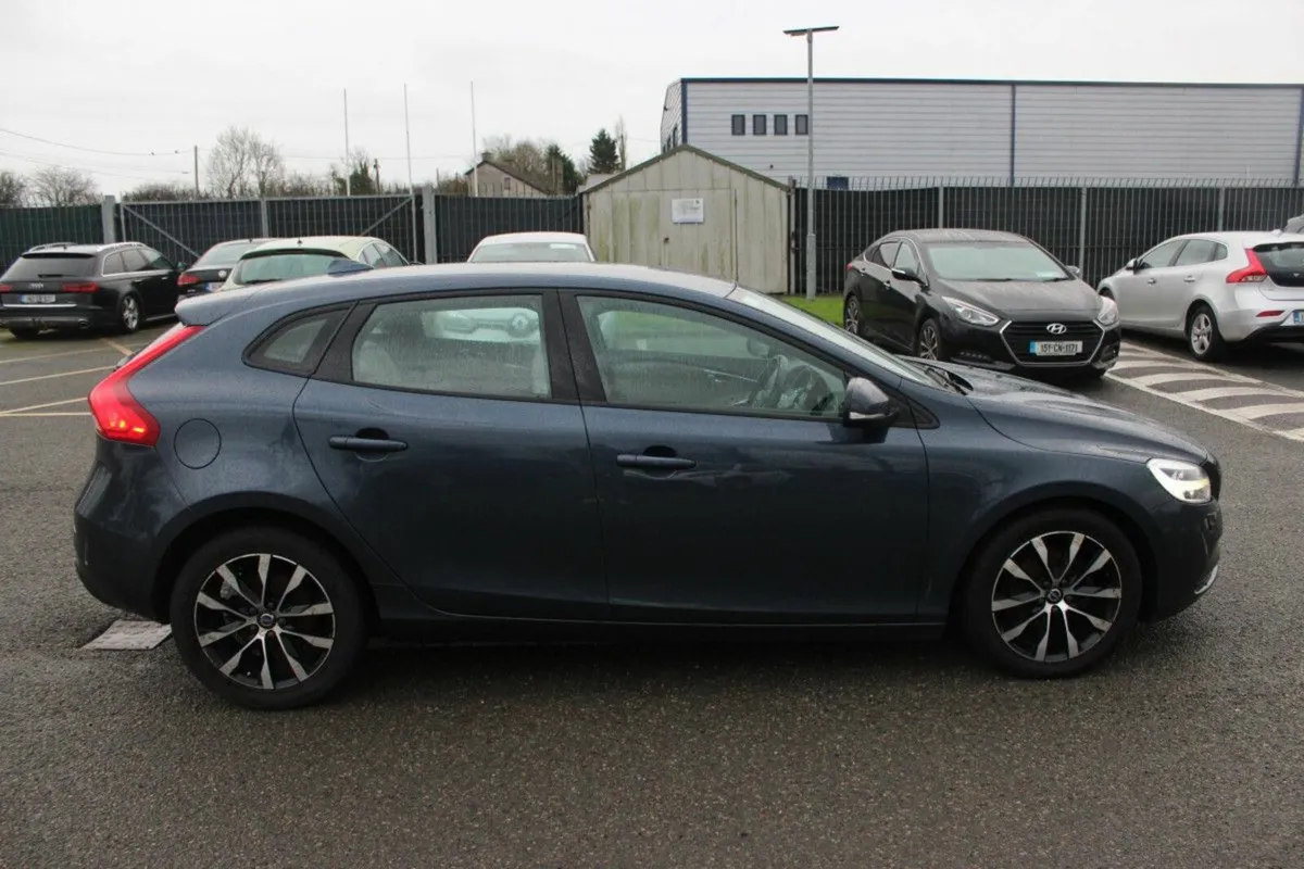 Volvo V40 D2 (120hp) Momentum Edition - Image 3