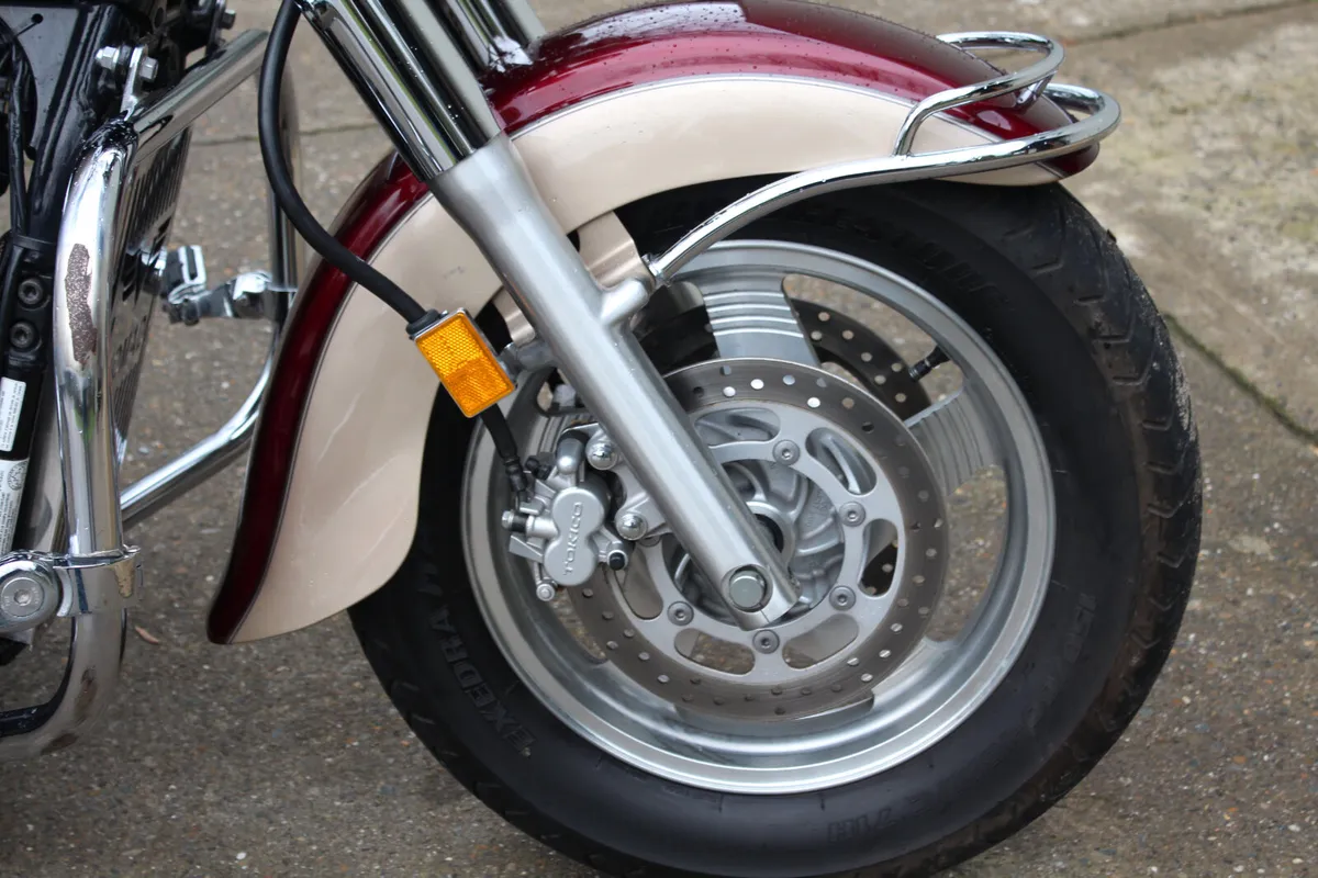 Kawasaki Vulcan 1500 Nomad like new from Canada - Image 4