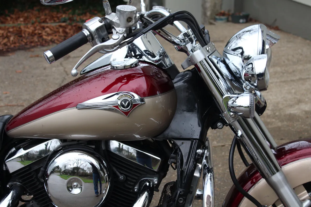 Kawasaki Vulcan 1500 Nomad like new from Canada - Image 2