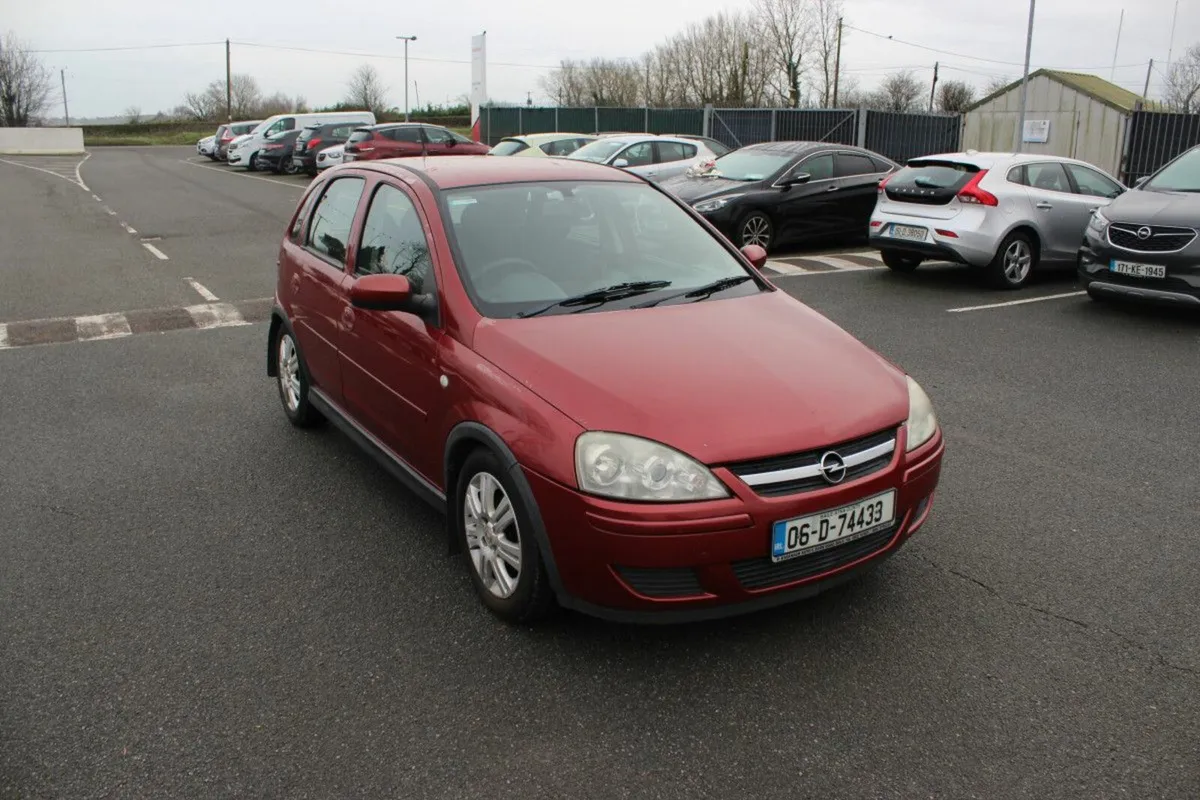Opel Corsa 1.0 12v Club - Image 1