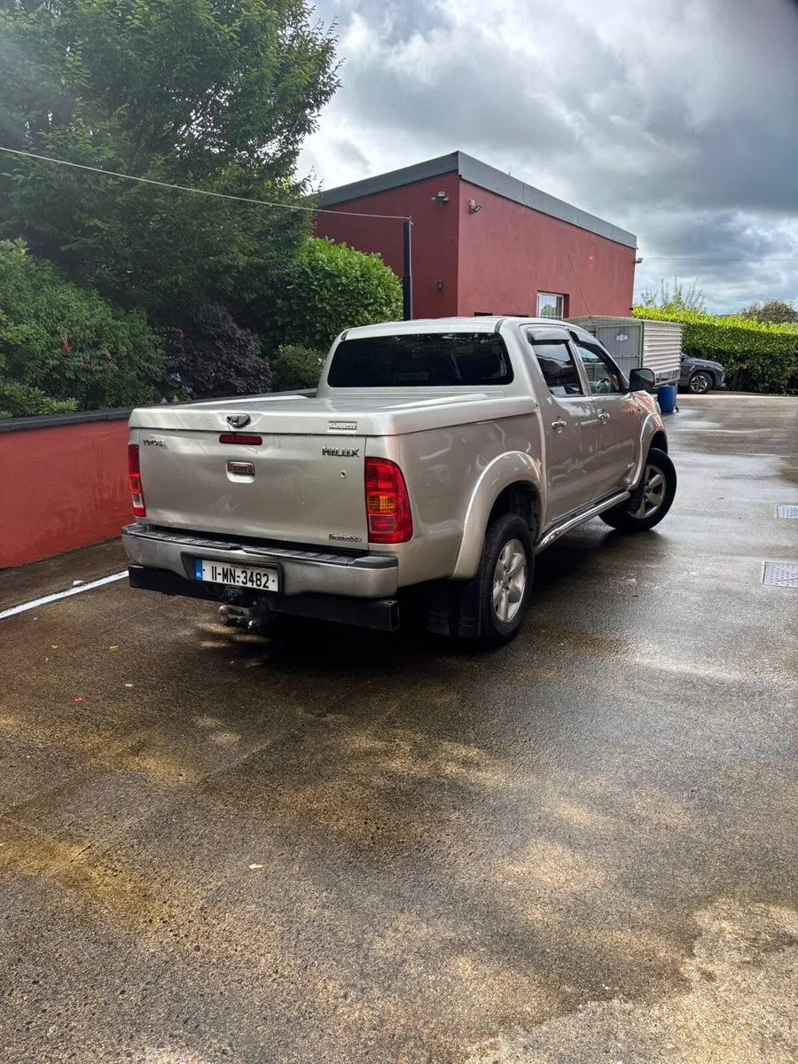 Toyota Hilux 2011 - Image 2