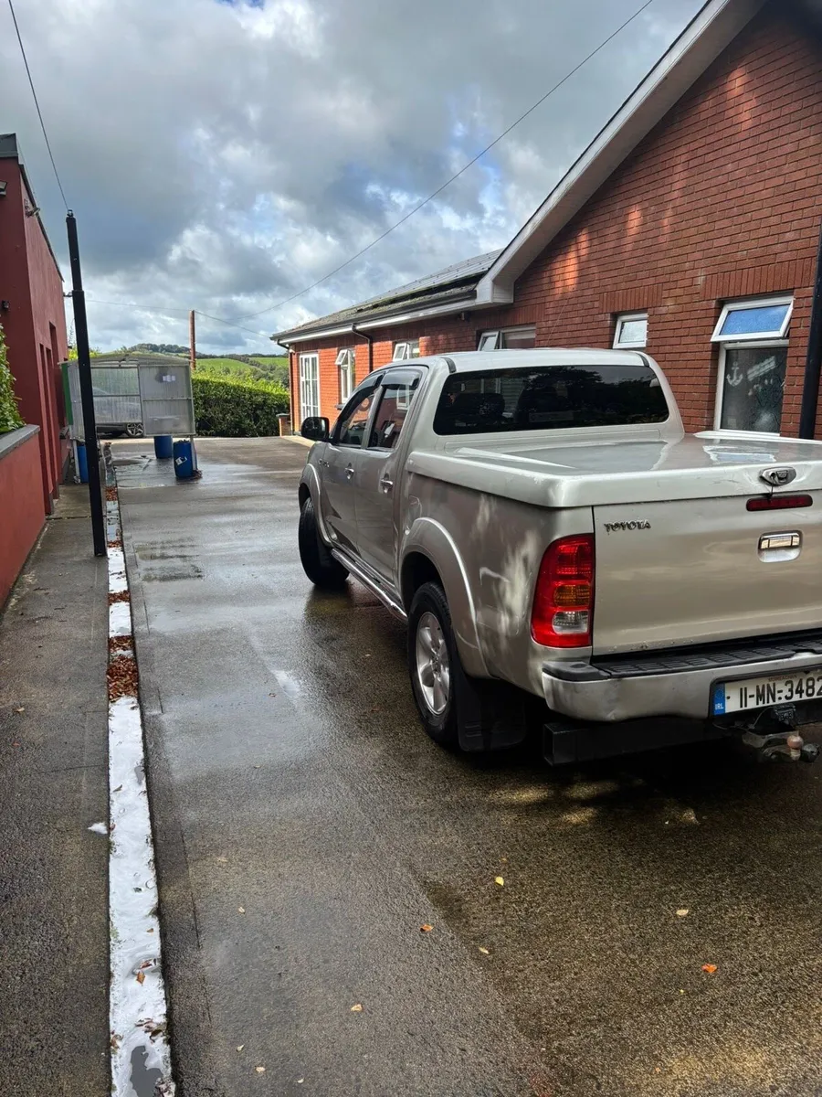 Toyota Hilux 2011 - Image 3