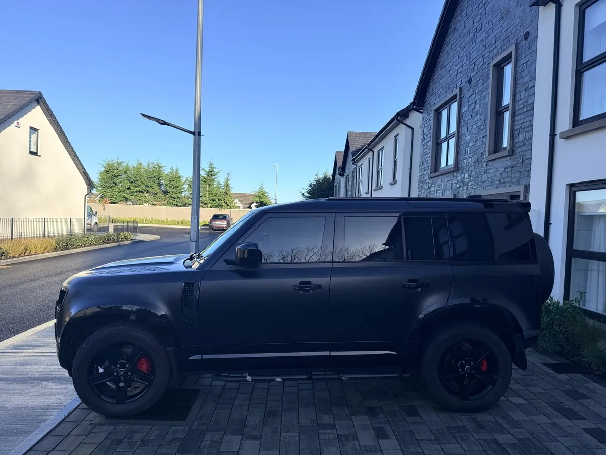 Land Rover Defender Commercial - Image 3