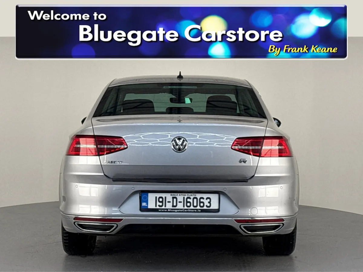 Volkswagen Passat HIGHLINE 2.0 TDI**HEATED SEATS** - Image 4