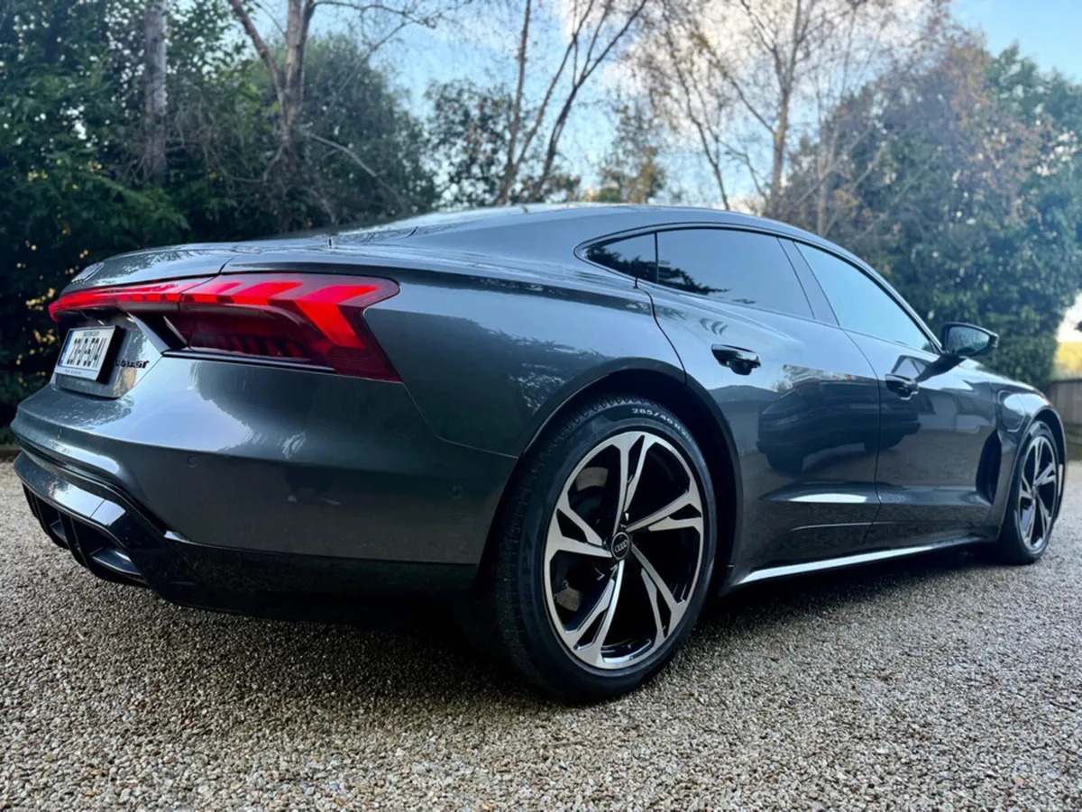 Audi e-tron GT quattro Black Edition *Air Suspensi - Image 4