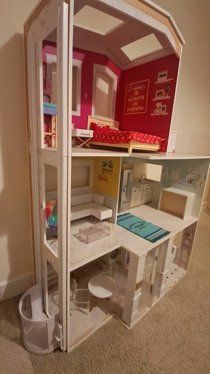 Rainbow High Dolls House - Image 3