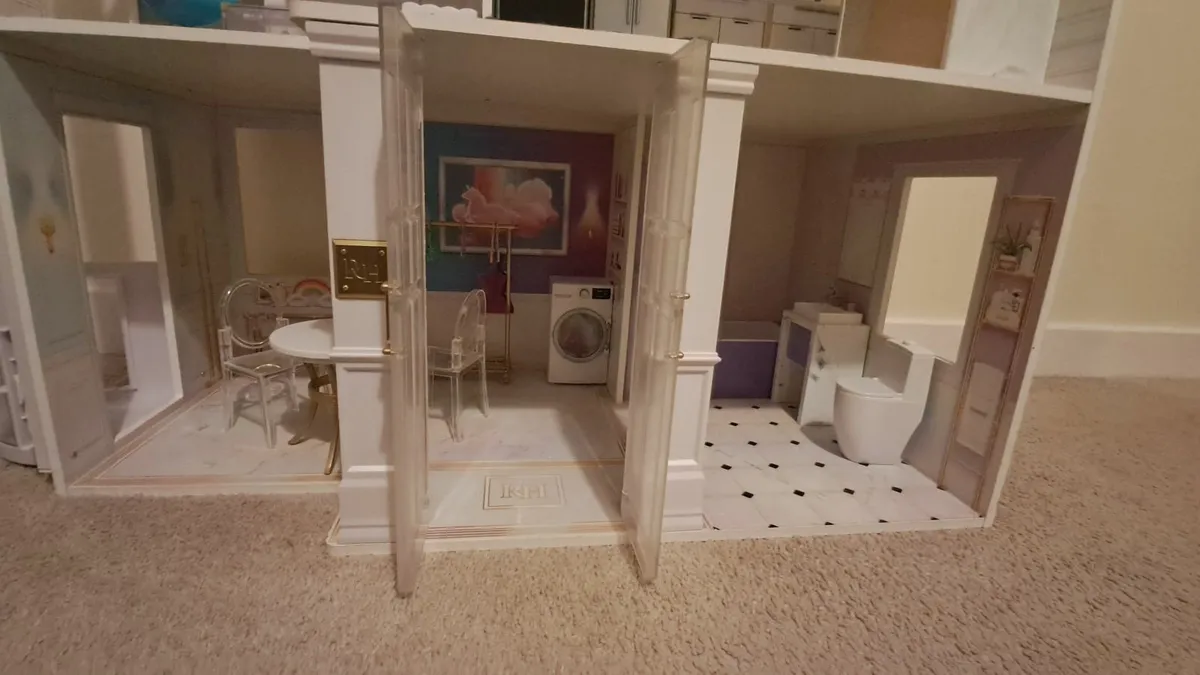 Rainbow High Dolls House - Image 4