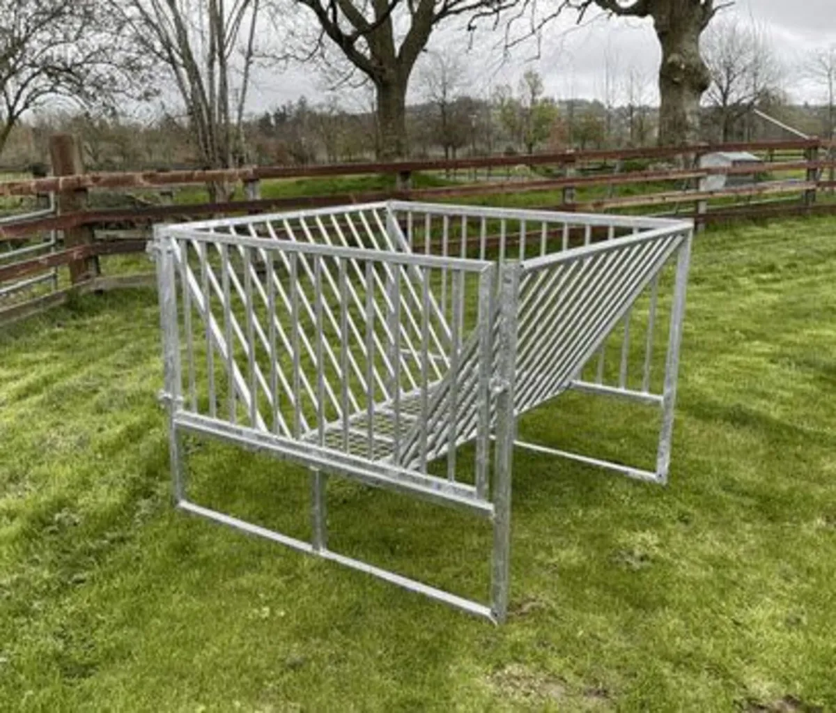 Bale feeder - Image 2