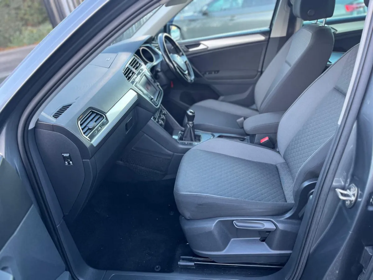 Volkswagen Tiguan COMFORTLINE 2.0 TDI 115BHP 115HP - Image 4