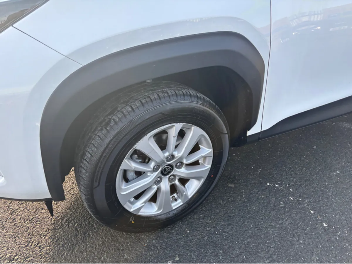 Toyota Yaris CROSSLUNA 4DR AUTO - Image 3