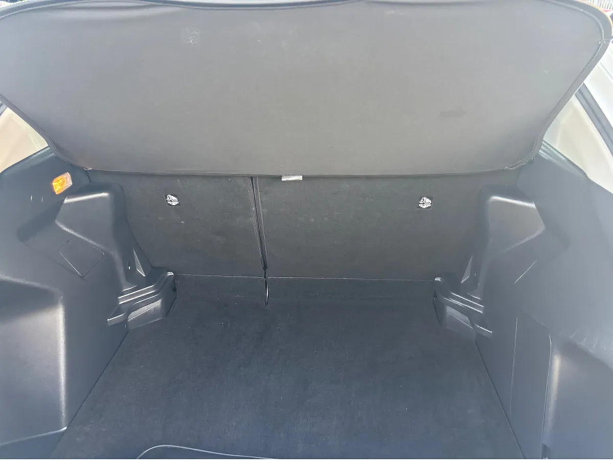 Toyota Yaris CROSSLUNA 4DR AUTO - Image 4