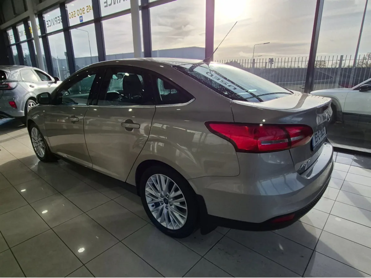 Ford Focus ZETEC 1.6 TDCI 95PS 4DR - Image 4