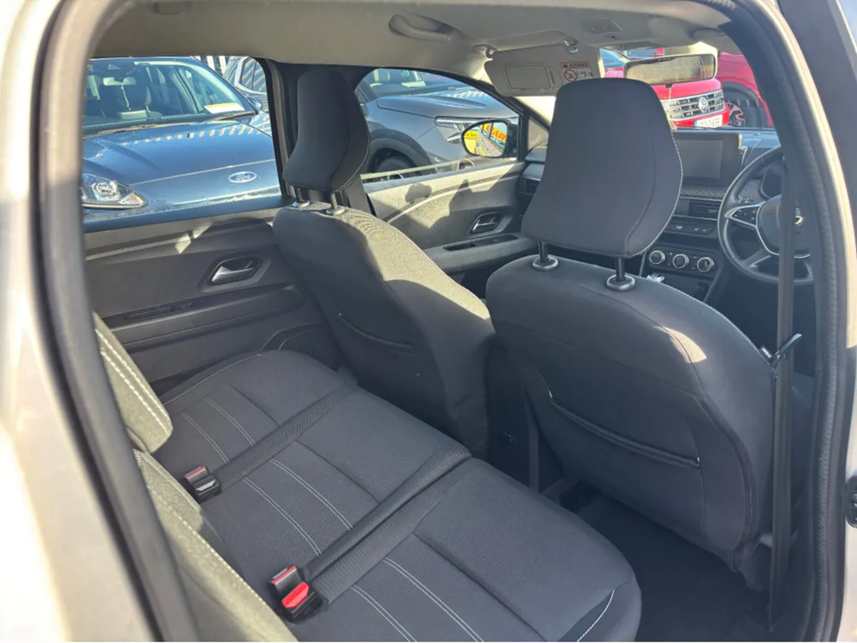 Dacia Jogger COMFORT TCE 110 5DR 7 Seater - Image 4