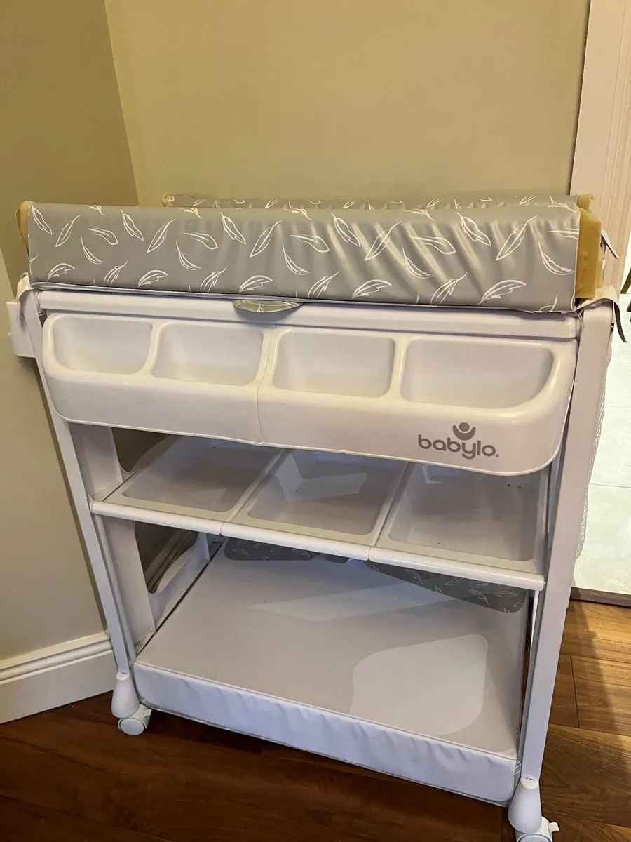 Baby changing unit - Image 1
