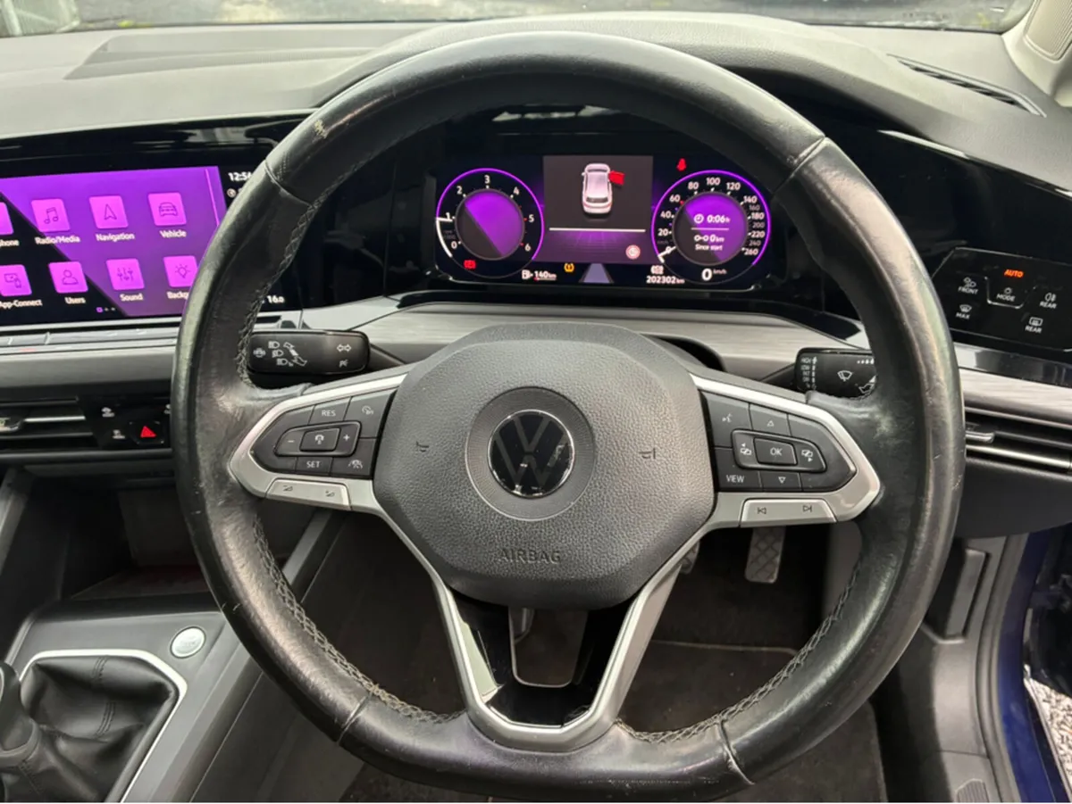 Volkswagen Golf STYLE 2.0 TDI 115 BHP - Image 3