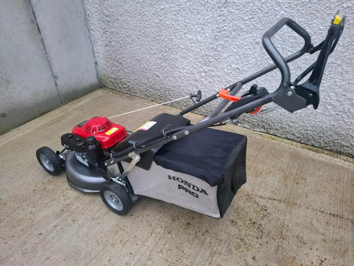 Honda Pro 536 lawnmower. LIKE NEW - Image 3