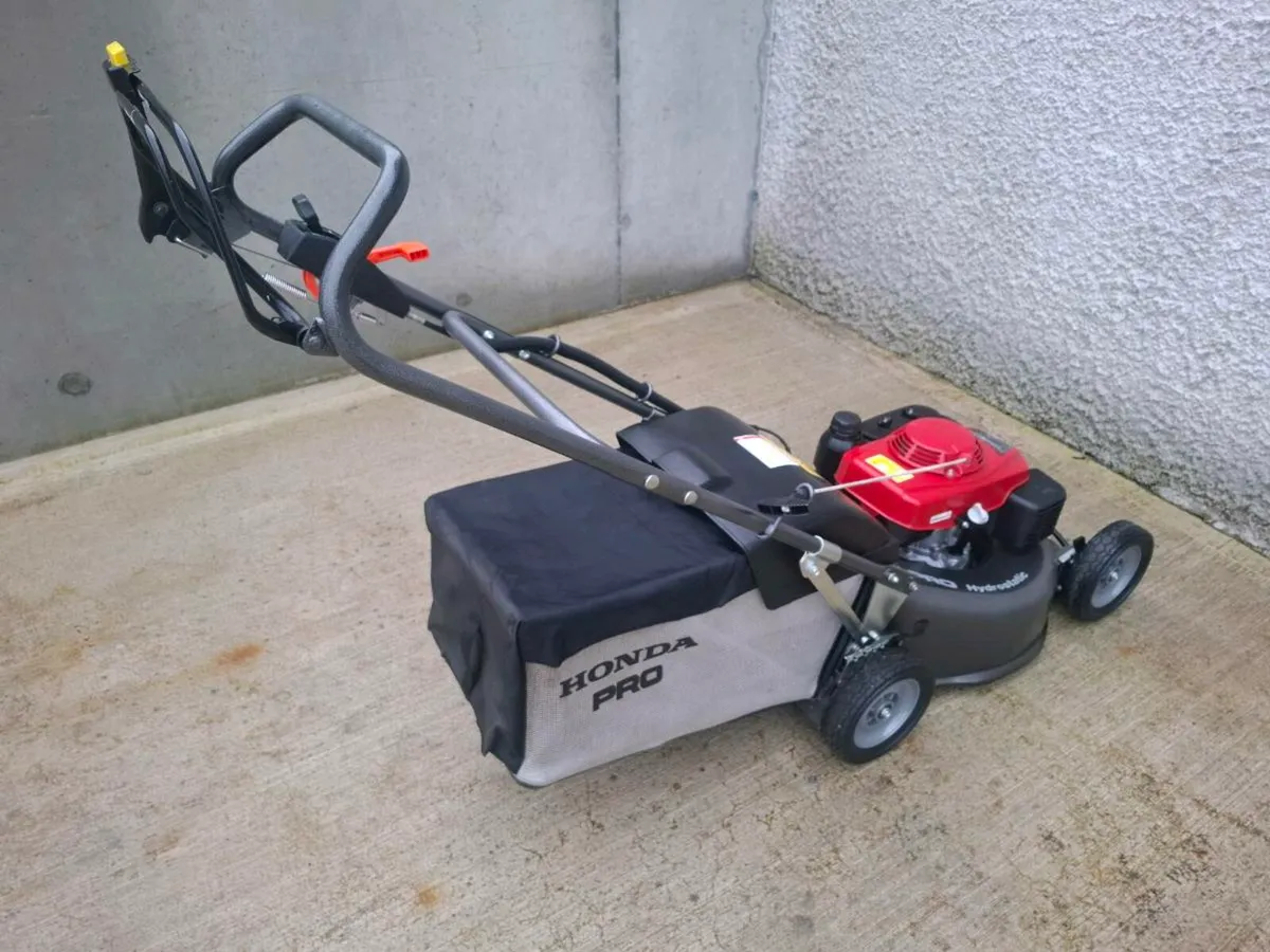Honda Pro 536 lawnmower. LIKE NEW - Image 4