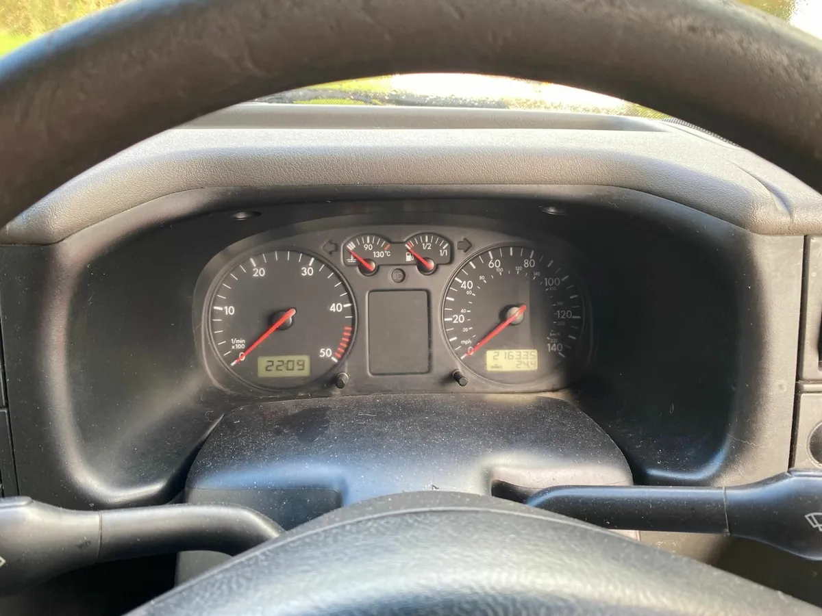 Volkswagen Transporter 2003 - Image 2