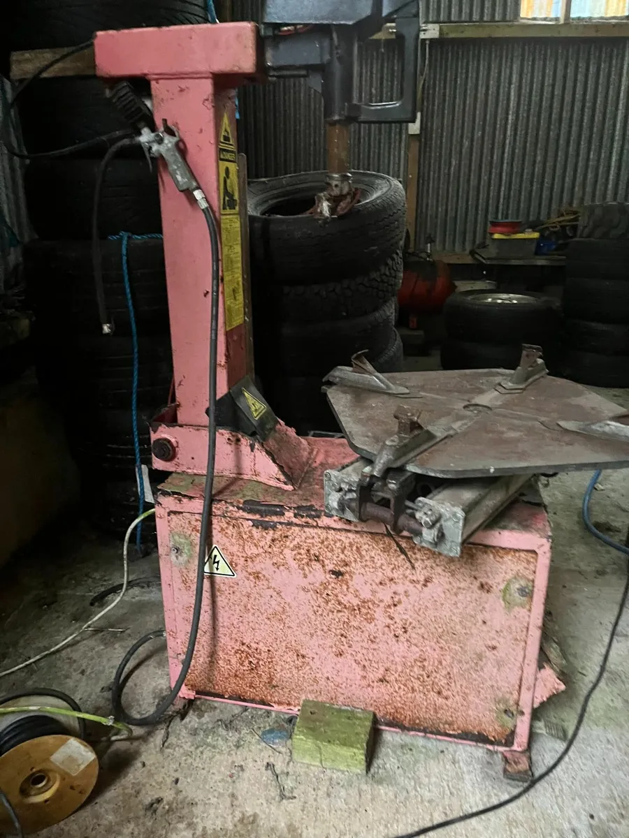 CEMB SM920 Tyre Changing Machine - Image 3