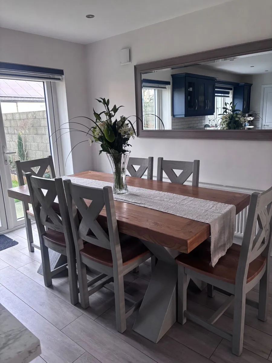 Dining Table, 6 chairs with 3 matching bar stools - Image 1