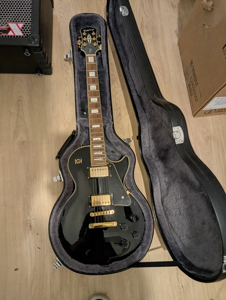 Electric Guitar - Image 2