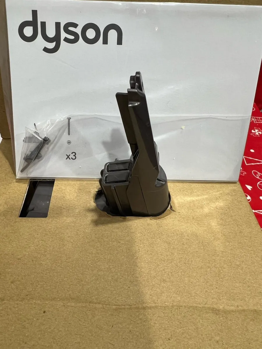 Dyson V8 Battery replacement (D) - Image 2