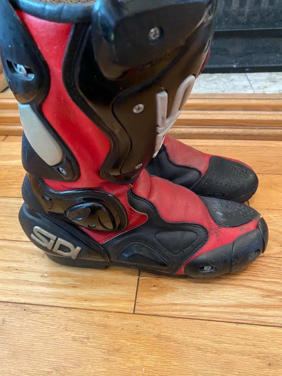 Free Motorbike Helmet & Boots - Image 3