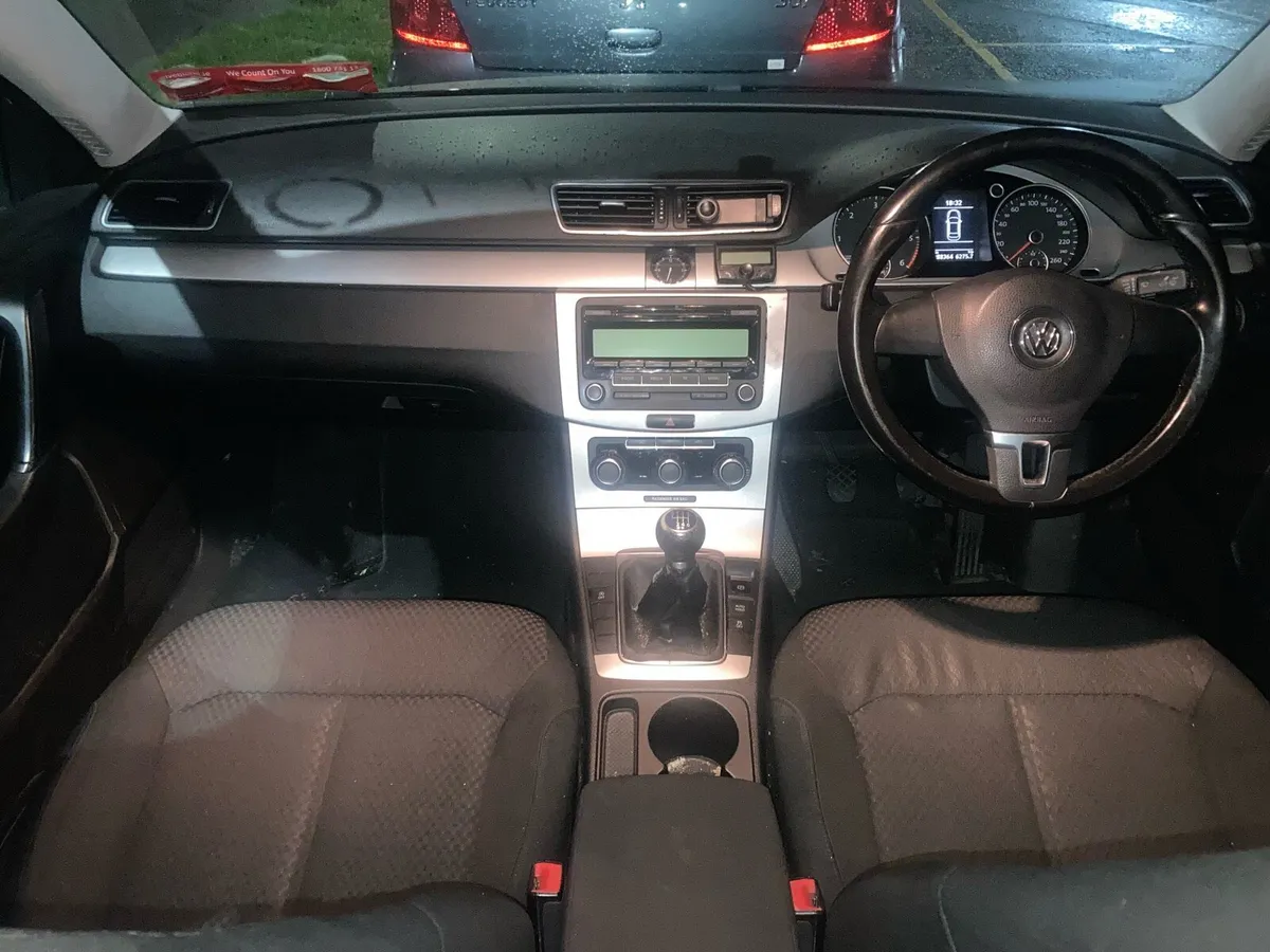 Volkswagen Passat - Image 4