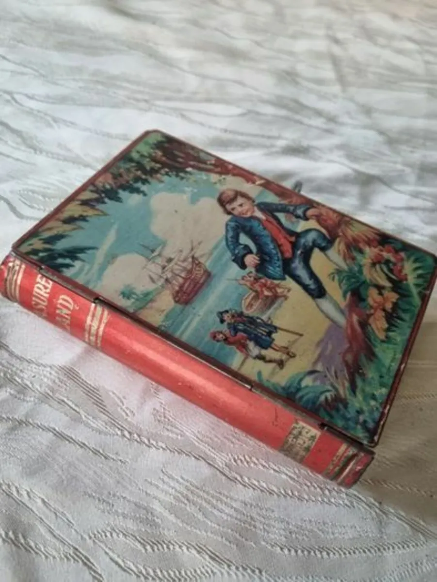 Treasure Island, tin money box - Image 2