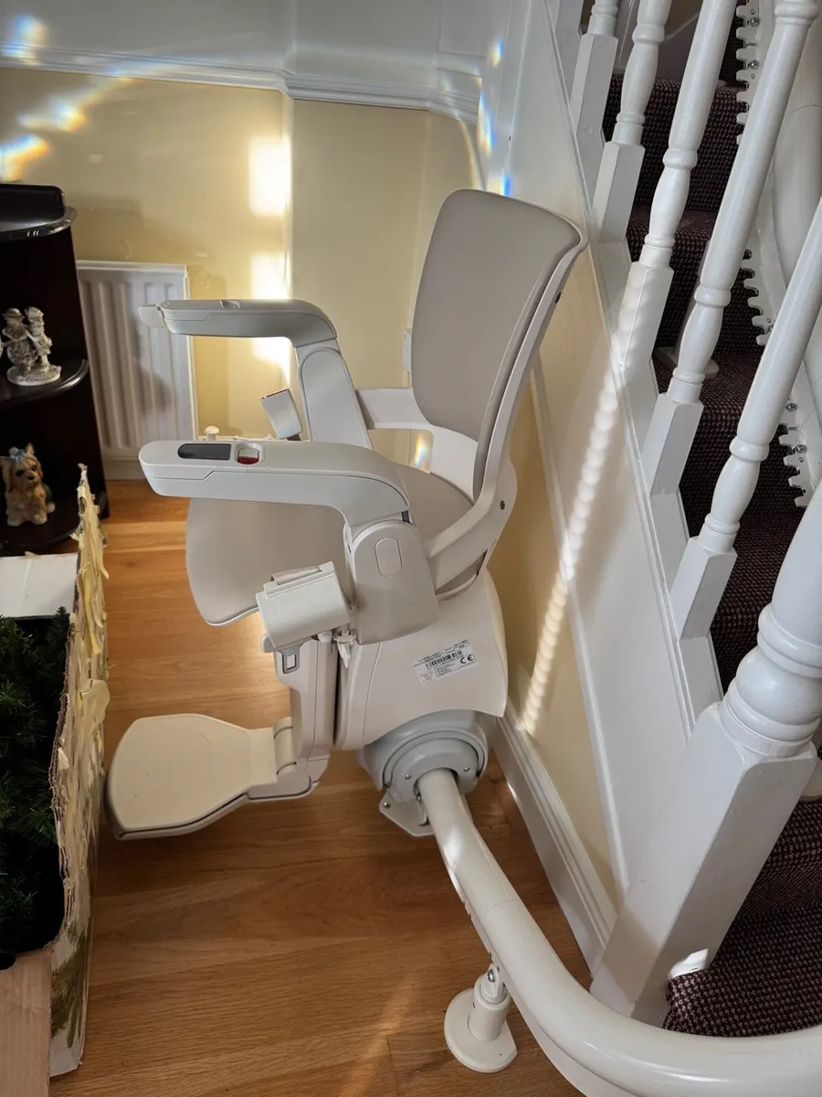 Stairlift Practially New never used - Image 2