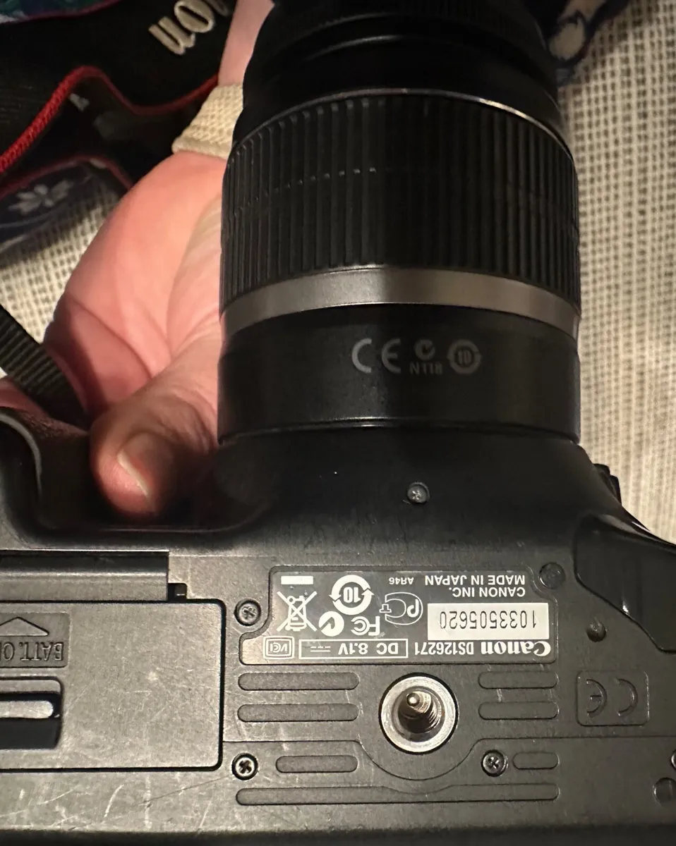 Canon EOS 550D and assorted accessories - Image 4