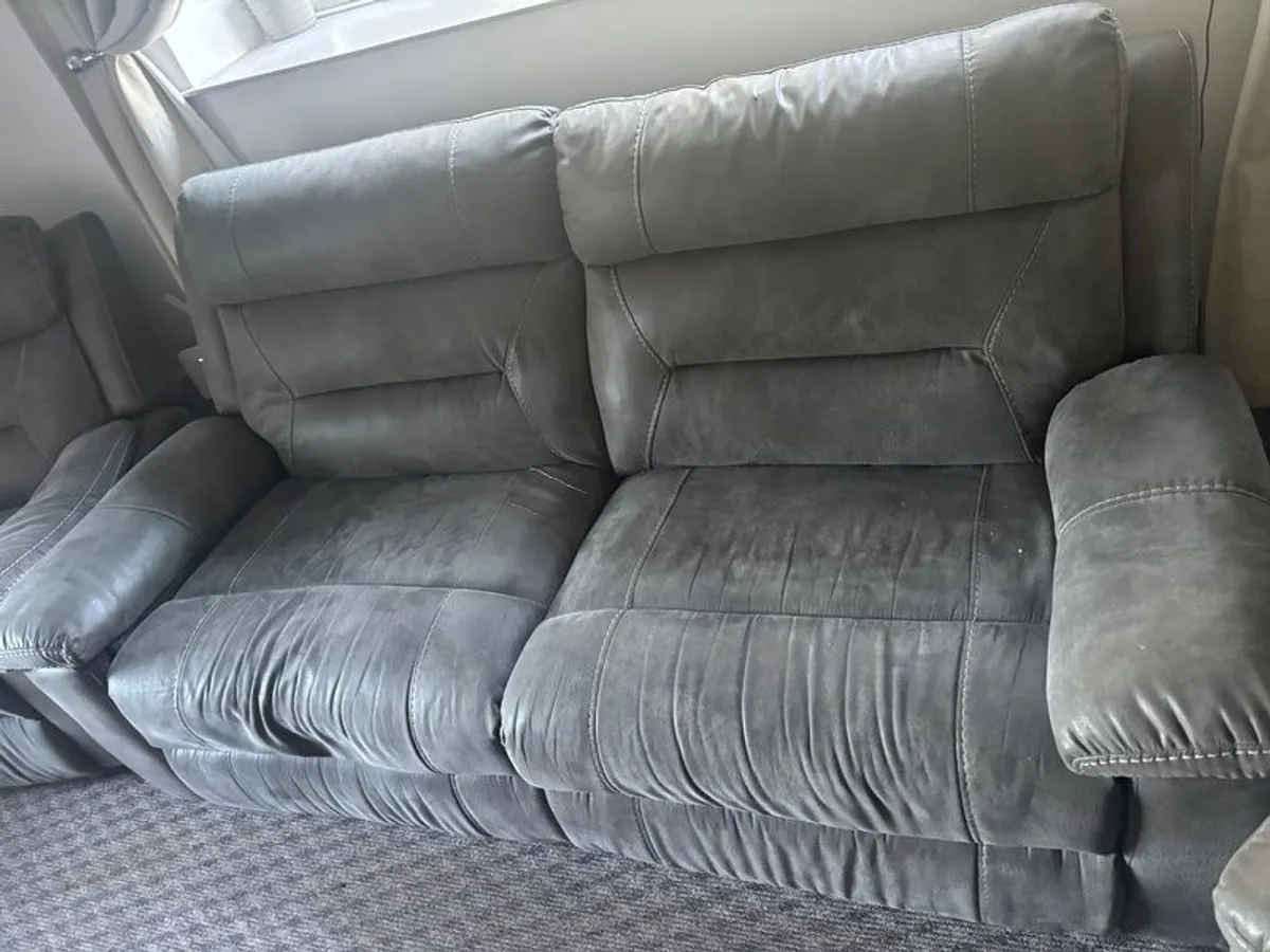 Couch/sofa Recliner - Image 2
