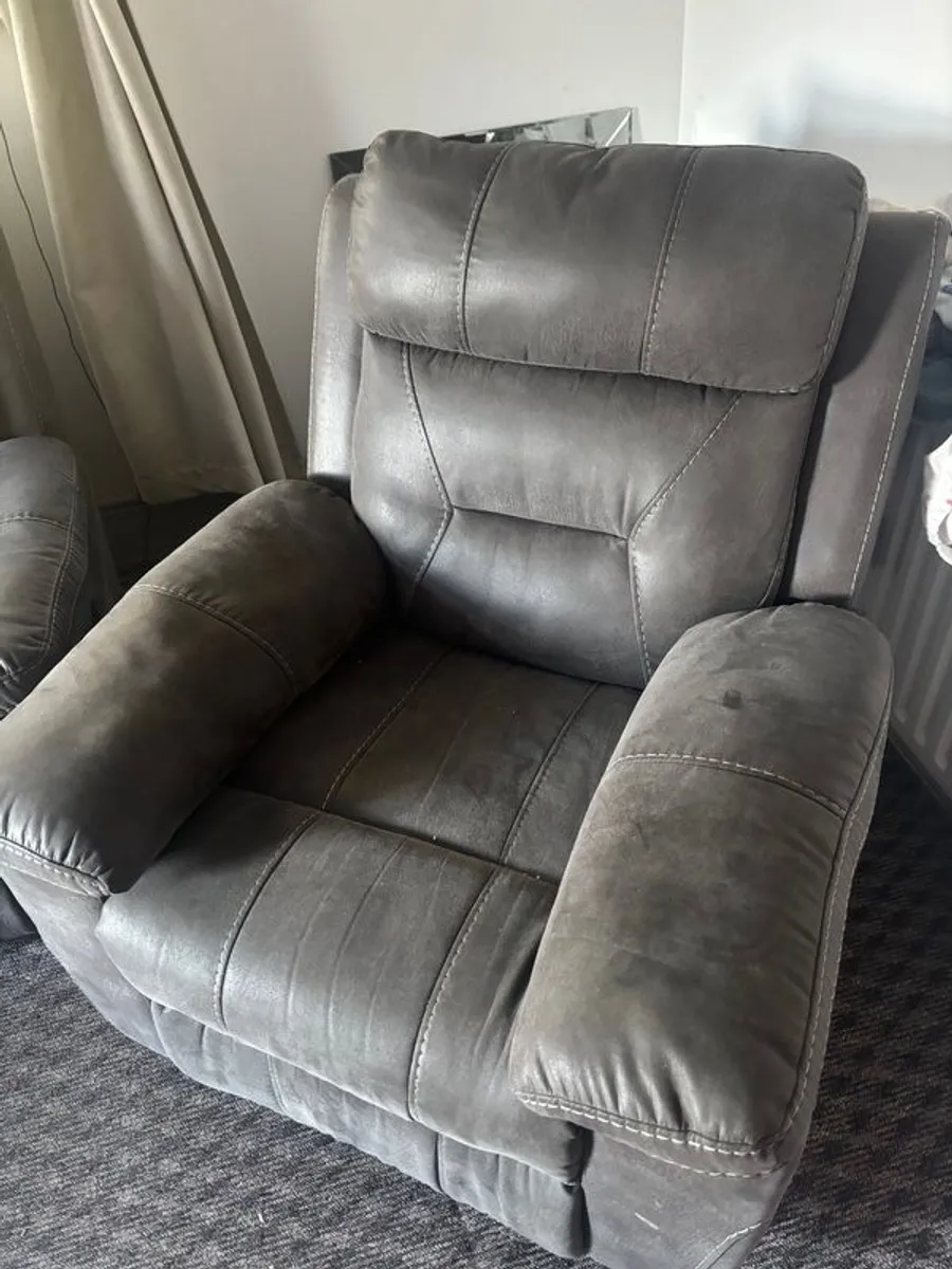 Couch/sofa Recliner - Image 3