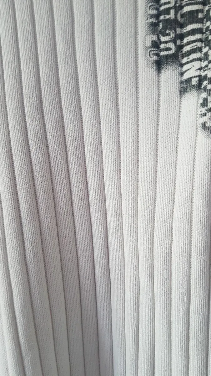 MAN White sweater size fits sm m worn once - Image 4
