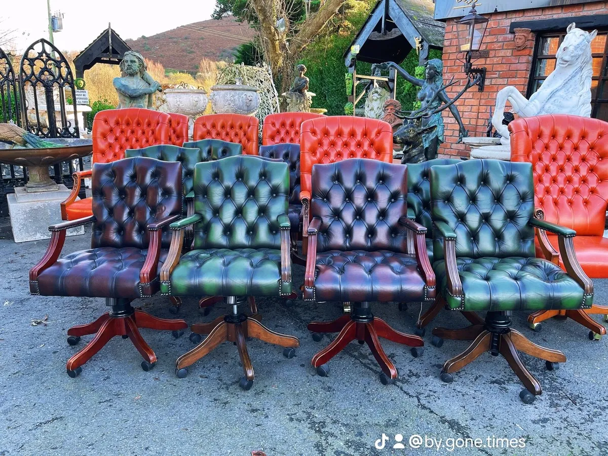 Chesterfield captain desk chair 🎄🎄🎄🎄 - Image 1