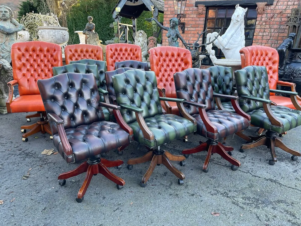 Chesterfield captain desk chair 🎄🎄🎄🎄 - Image 2