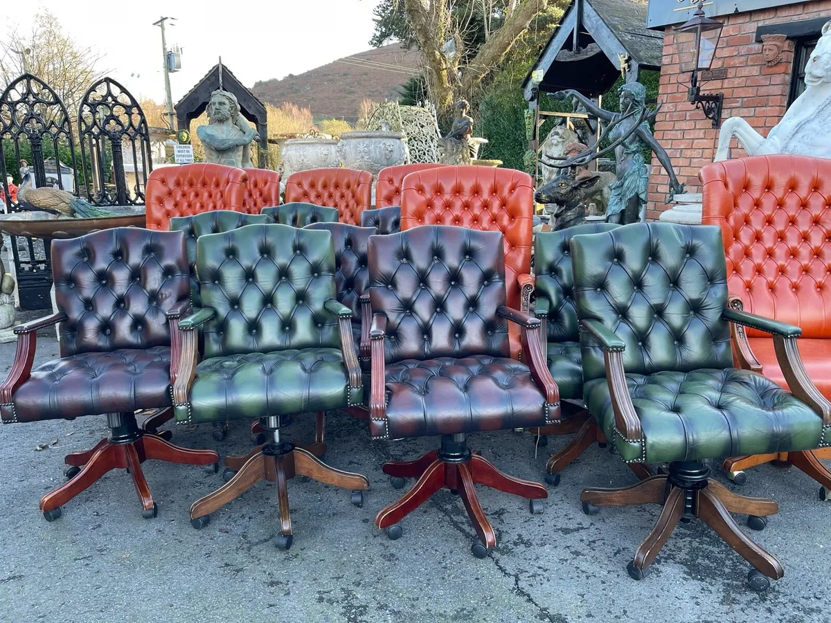 Chesterfield captain desk chair 🎄🎄🎄🎄 - Image 3