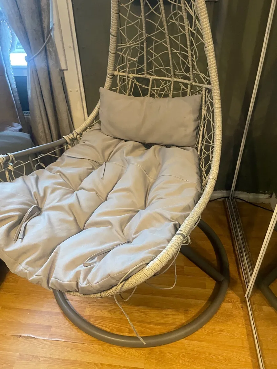 Swing chair - Image 1