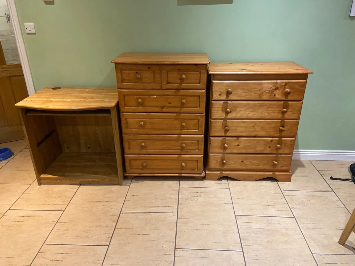 2 pine chest of drawers and wooden desk - Image 1