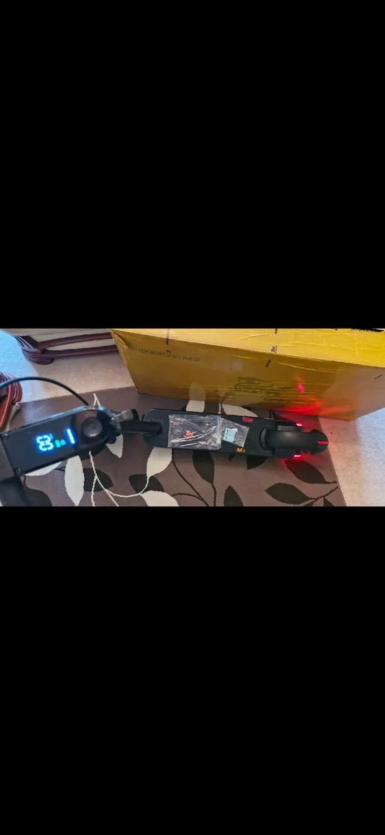 E Scooter KugooKirin M3 E Scooter - Image 4