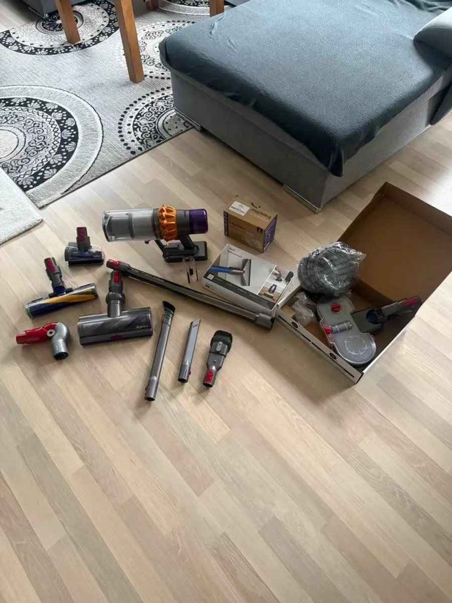 Dyson V15 Detect Absolute Many Accessories - Image 1
