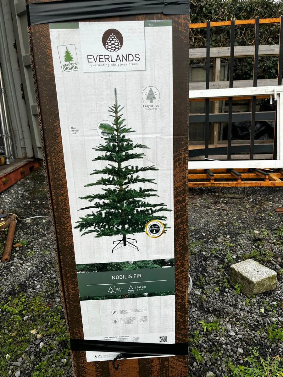 Christmas tree - Image 1